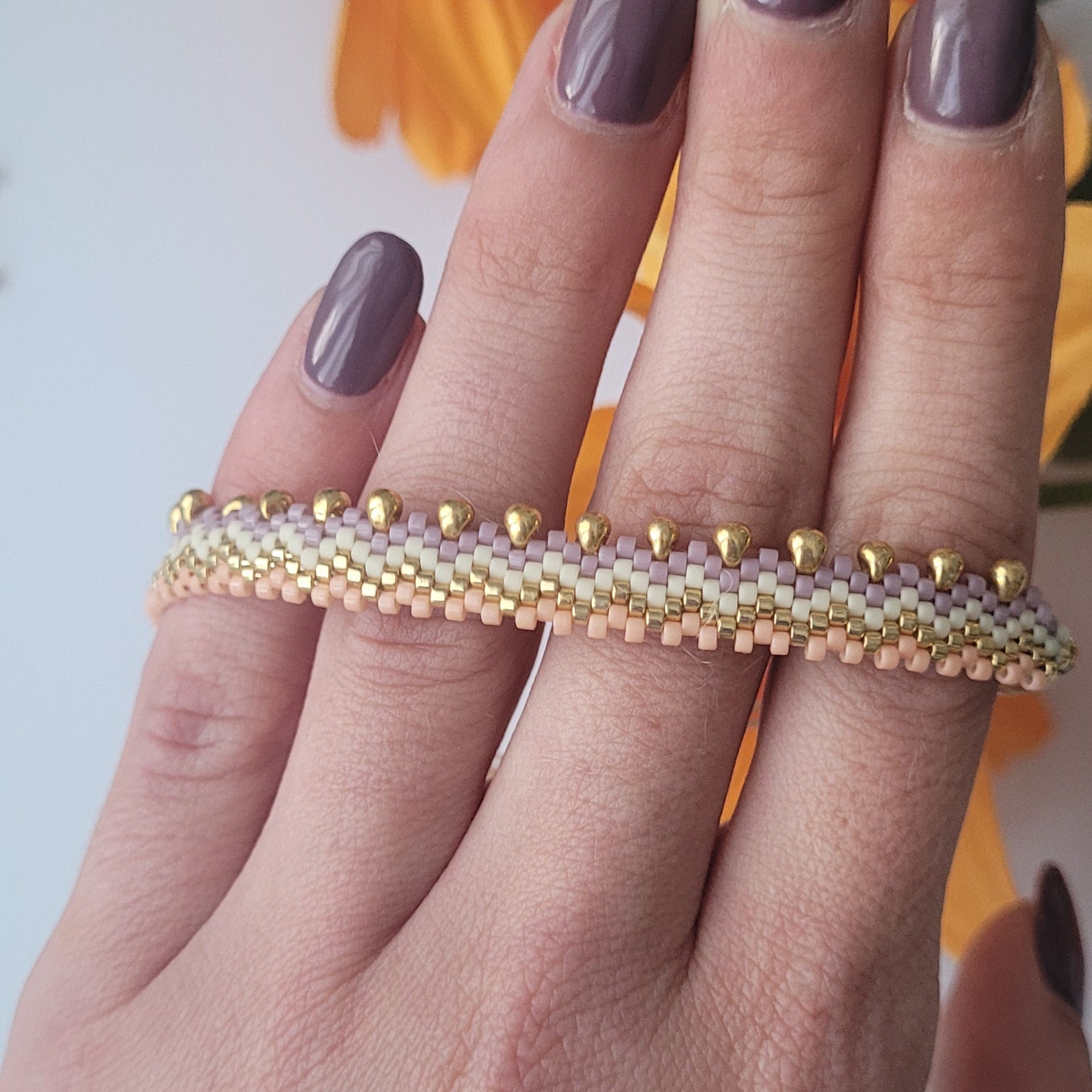 Pulseras hechas a mano con cuentas miyuki y cierre de macramé