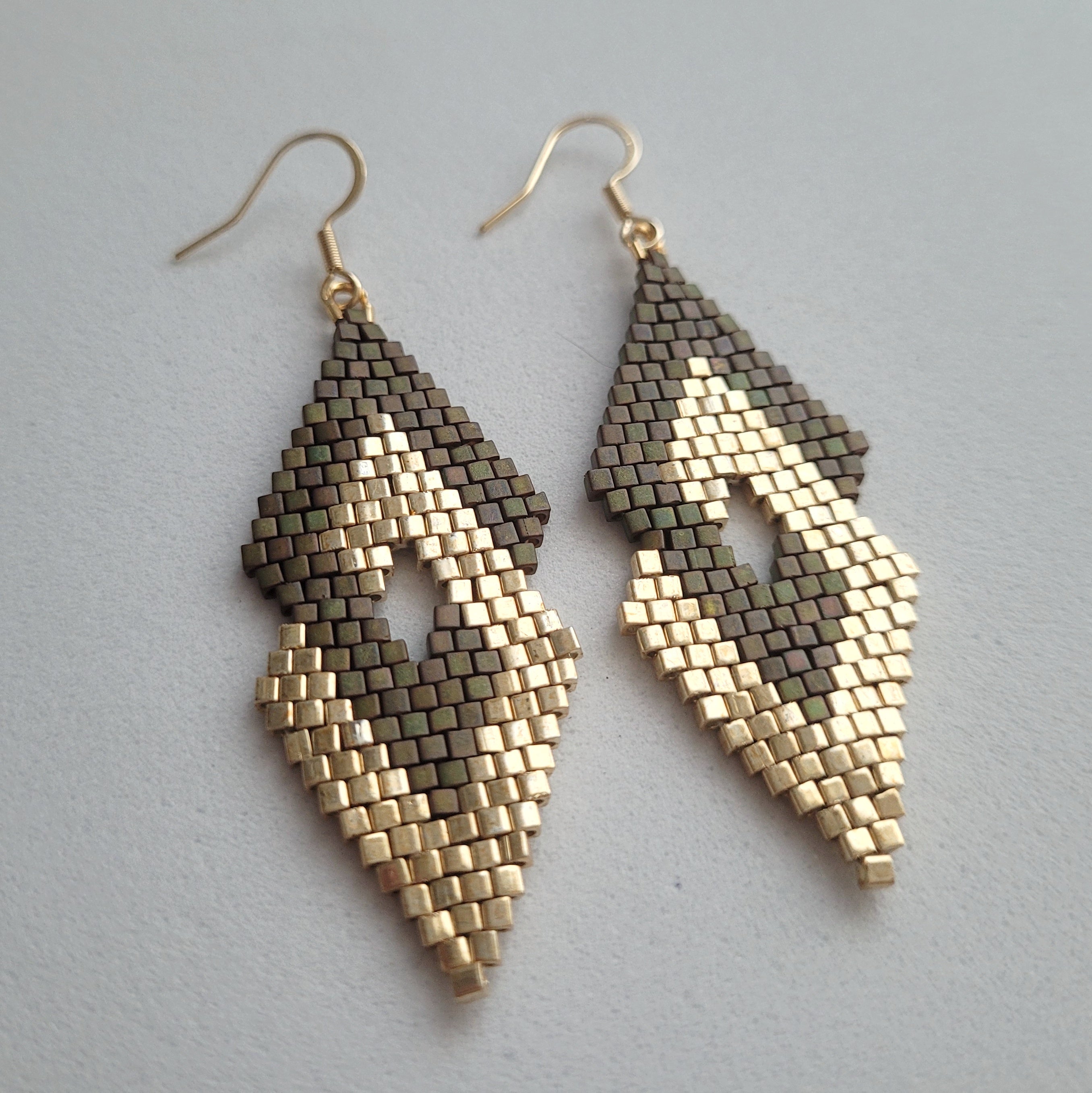 Pendientes cubos hechos a mano con cuentas Miyuki