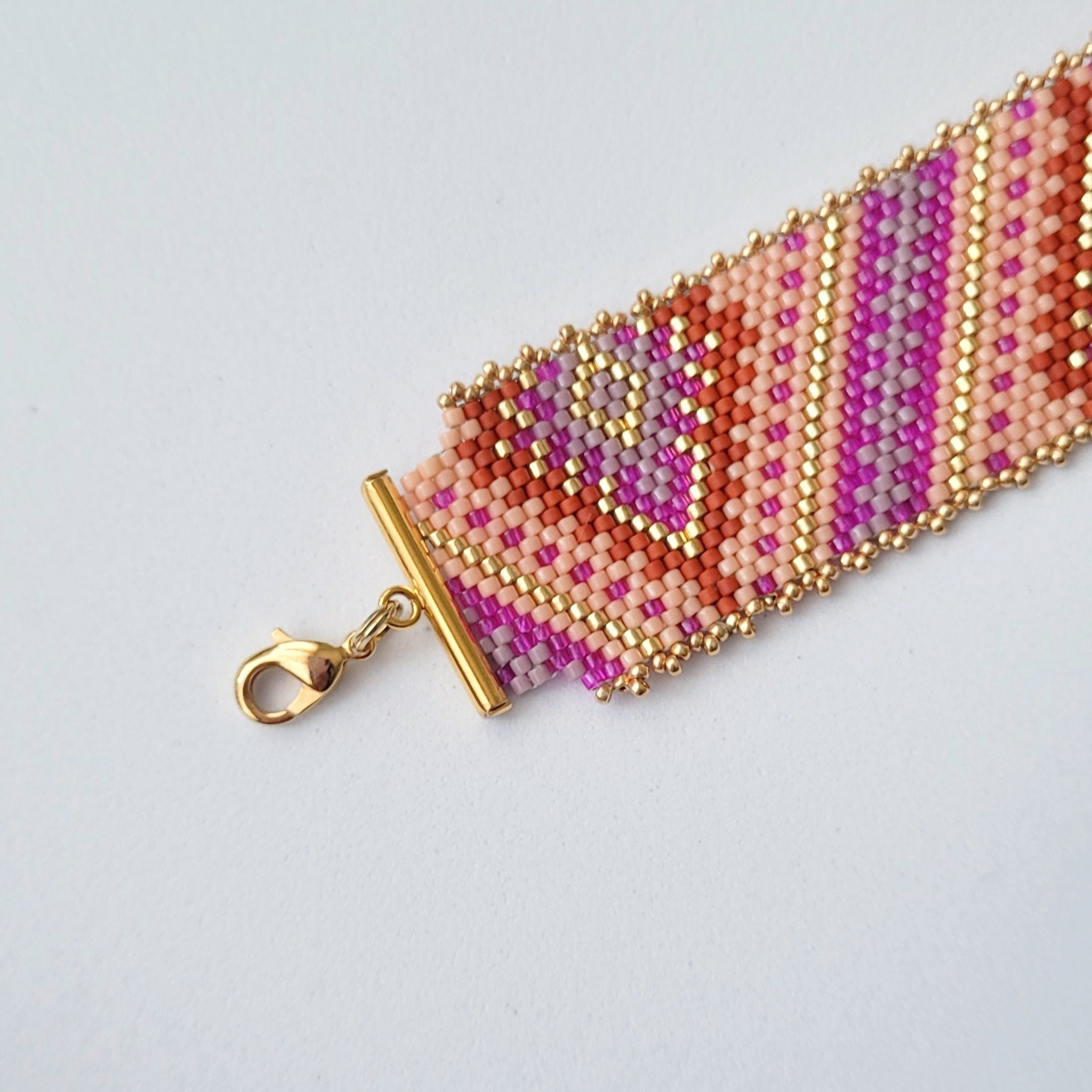 brazalete boho hecho a mano con cuentas miyuki