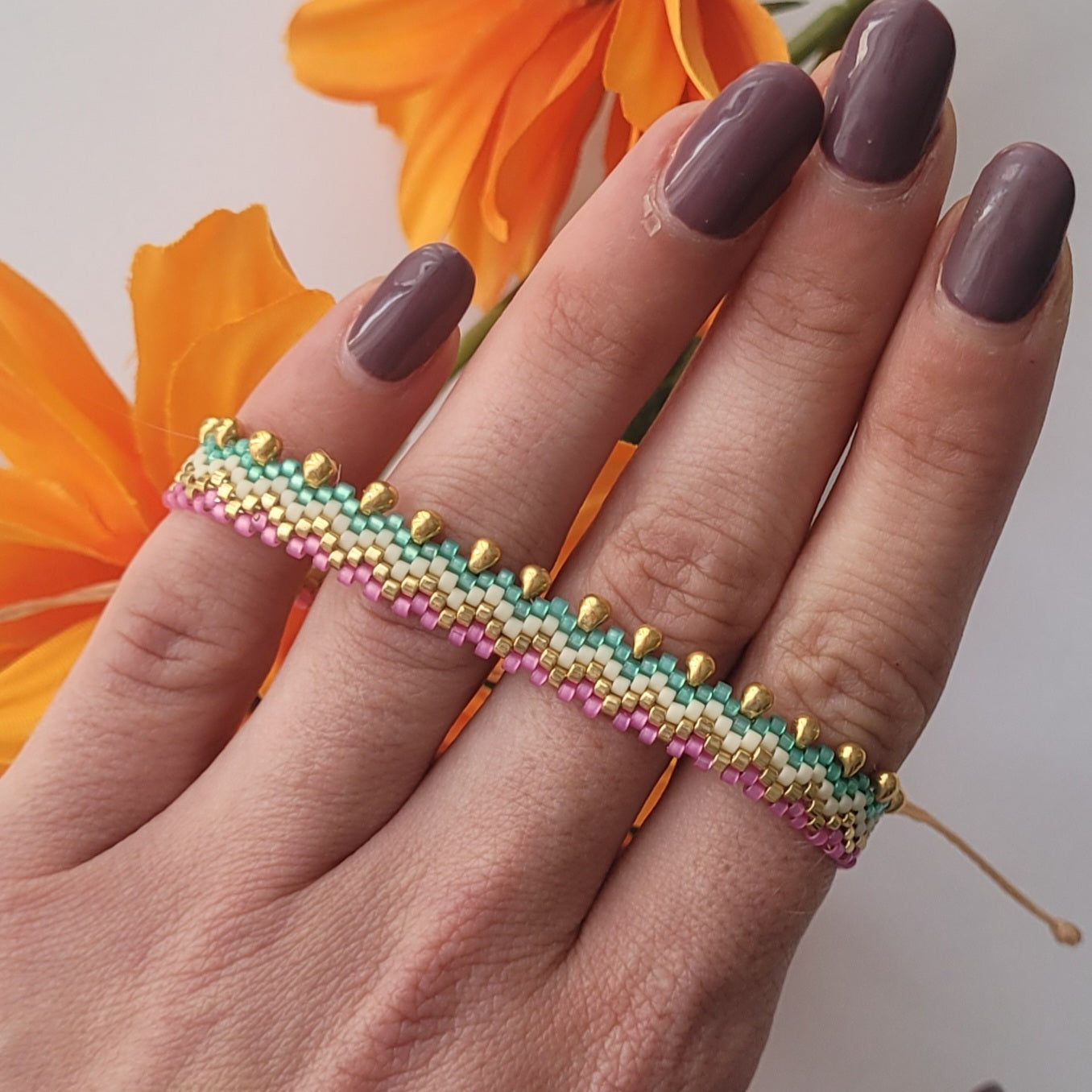 Pulseras hechas a mano con cuentas miyuki y cierre de macramé