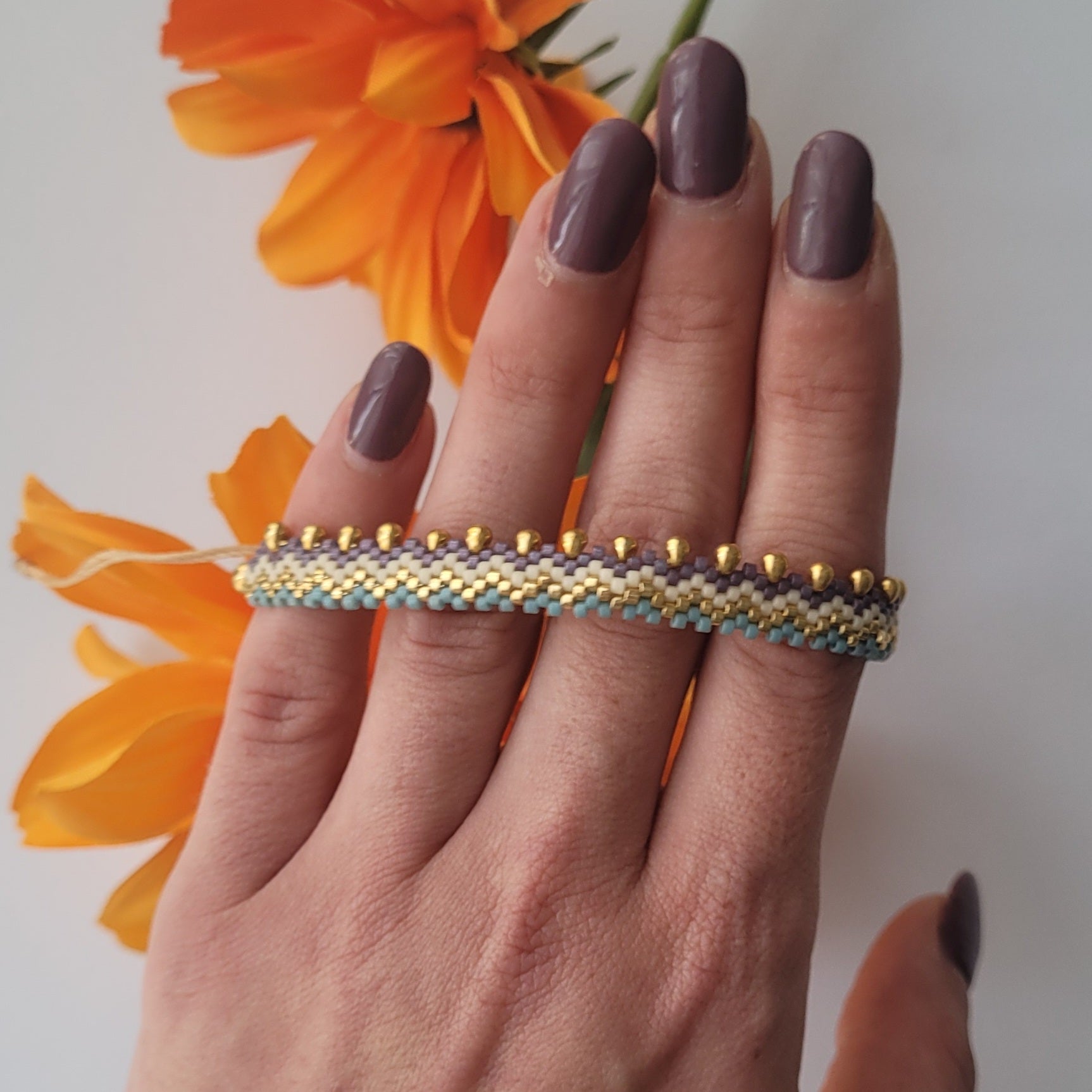 Pulseras hechas a mano con cuentas miyuki y cierre de macramé